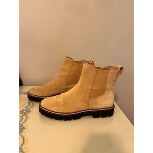 Leather lug heel slip on Chelsea boots